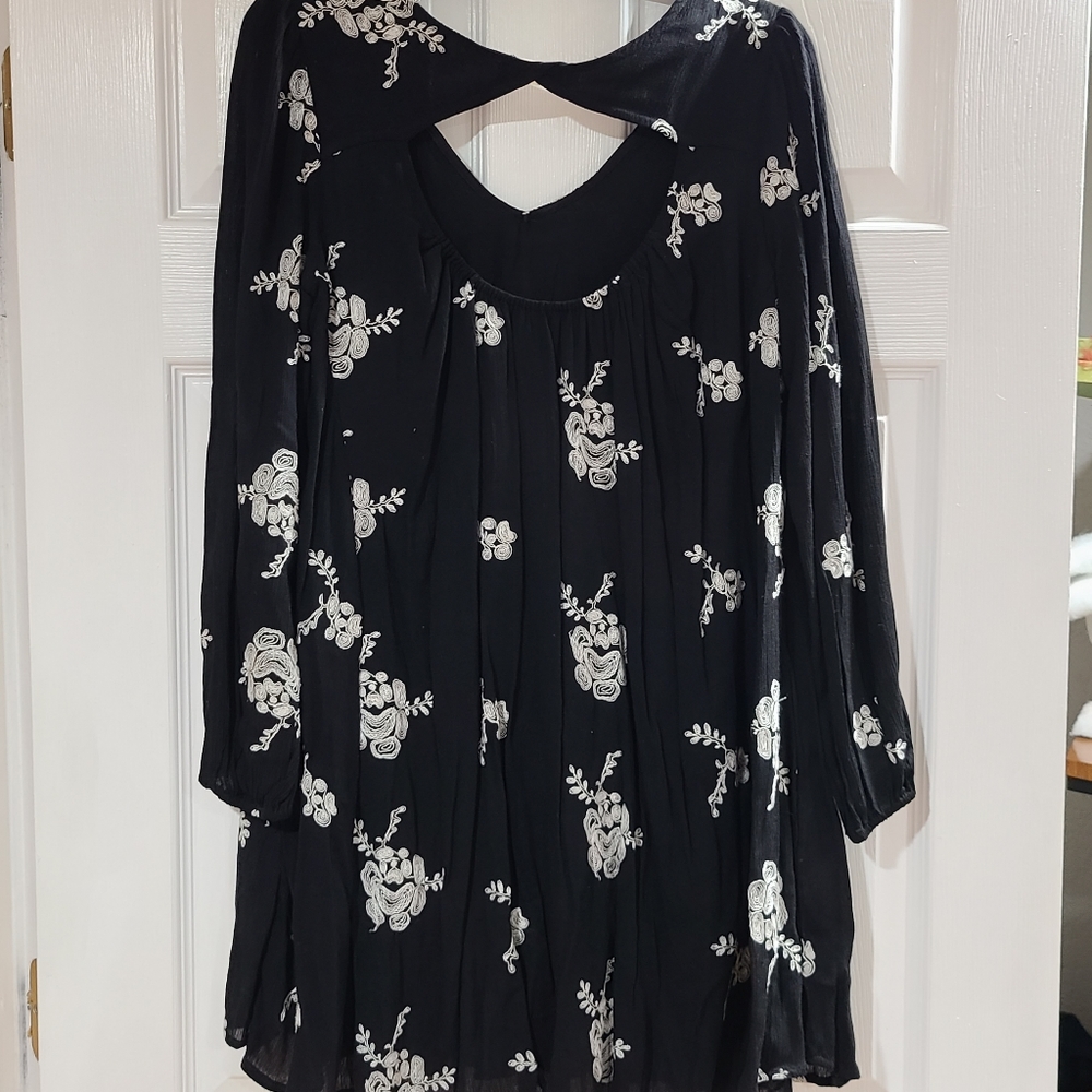 Altered State black and white embroidered dress sz S never worn